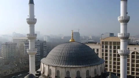 Aerial close up view of the crescent moon on the dome of Mosque Al-Sarakhsi 스톡 동영상 237426559