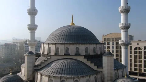 Aerial close up view of the moon on the dome of Al-Sarakhsi central Mosque 스톡 동영상 237426304