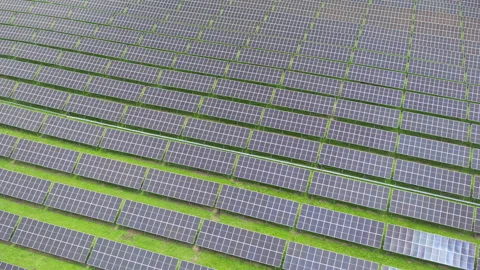 Aerial Close-Up View of Solar PV Panel Array on Zoige Grassland Vídeo Stock 345745581
