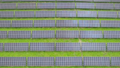 Aerial Close-Up View of Solar PV Panel Array on Zoige Grassland Vídeo Stock 345745923