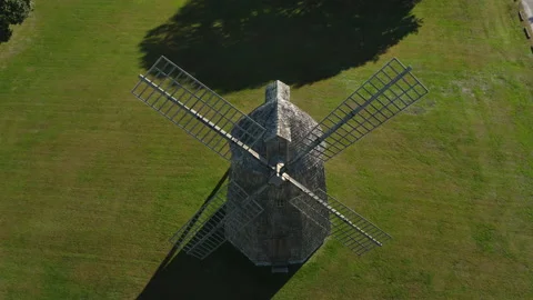 Aerial close up of windmill and traffic in south hampton in the hamptons 스톡 동영상 218996752