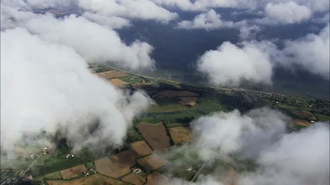 Aerial of clouds floating over the beautiful patchwork fields, Brenderup Vidéo 109120486