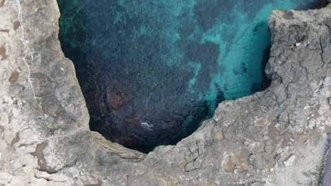 Aerial coastal landscape view of Devil tears on Nusa Lembongan, Indonesia Video stock 246586703