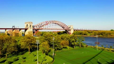 Aerial Crane Shot of the Hell Gate Bridge Over the East River Video stock 130558253