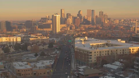 Aerial: Denver skyline at dusk - tracking backwards Stockbeeldmateriaal 119141013