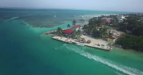 Aerial descending past The Split of Caye Caulker in Belize Vídeos de archivo 66312938