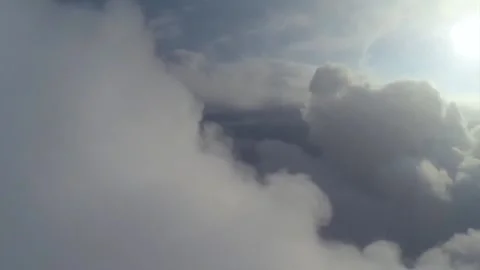 Aerial descending through a cloud with a cool tint 库存影片 170071342