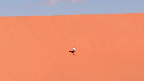 Aerial descent on Sossusvlei dune in Namibia under clear sky Stockbeeldmateriaal 341439236