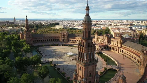 Aerial Descent Toward the Plaza de Espana Pavilion in Seville, Spain 動画素材 195113236
