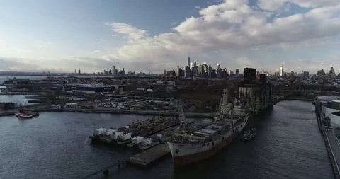 Aerial of Docks in Red Hook, Brooklyn Vídeos de archivo 88309903