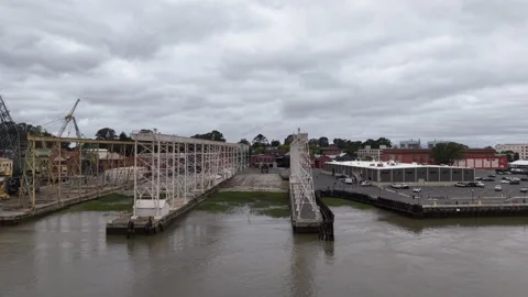 Aerial Down a Dry Dock &amp; Gantry Crane Rails, Mare Island 4K Vídeo Stock 337265596
