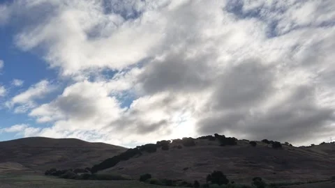 Aerial Dramatic Clouds and Blue Sky Over Oak Ridge, Near Napa California, 4K 库存影片 337792351