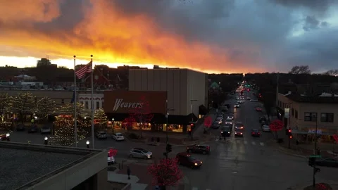Aerial of a Dramatic Sunset Over Downtown Lawrence, Kansas Vídeos de archivo 337854341