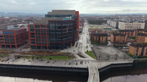 Aerial Drift Left Over River Clyde Financial District Glasgow Vídeos de archivo 328788831