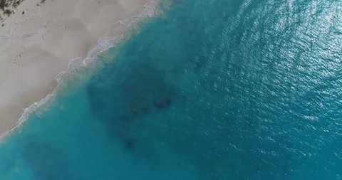 Aerial Drone 60fps looking down beautiful crystal clear blue water 動画素材 105693147