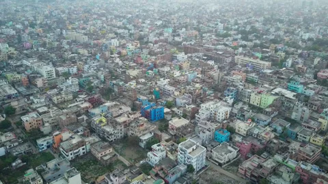 Aerial Drone Booming Up Over Dense Patna India Cityscape Hazy Sky Vidéo 336101896