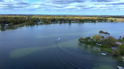 Aerial drone captures stunning fall colors at Orchard and Cass Lakes in Michigan Video stock 220035292