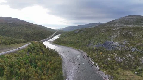 Aerial drone of E6 highway traffic and river between Alta and Olderfjord Vidéo 332893046