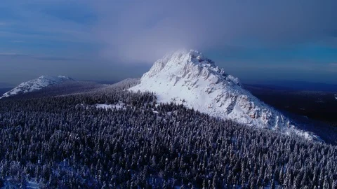Aerial drone flight: mountain range in winter. Trees and peaks covered with snow Video stock 126213413