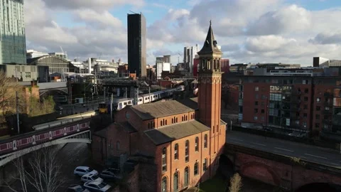 Aerial drone flight over Deansgate Railway Station in Manchester City Vídeo Stock 205829972