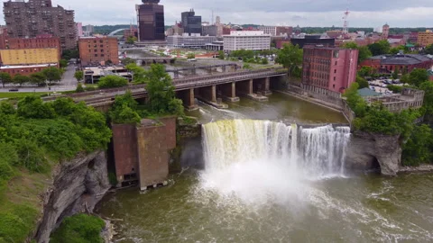 Aerial Drone Flight Over High Falls and Rochester Skyline, NY Vídeo Stock 292808625