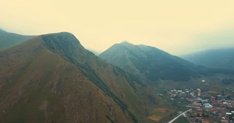 Aerial Drone Flight Over Mountain Range Through Clouds 4K 스톡 동영상 80211365