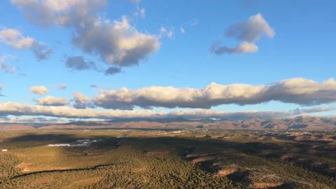 Aerial Drone Flight Over a Rugged Southwest Mesa Landscape at Sunrise with 库存影片 333222377
