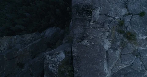 Aerial drone flight over running man on rock cliff at Yosemite National Park, 4k 스톡 동영상 117204546