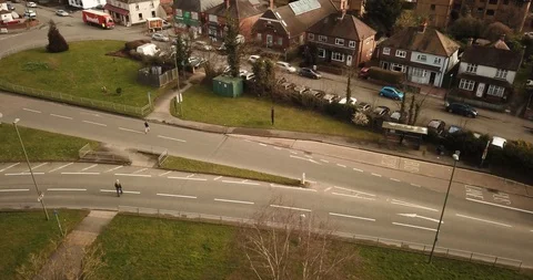 Aerial drone flight over a rural English town in summer. Vidéo 87149592