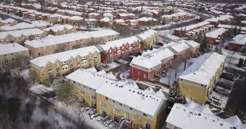 Aerial drone flight over suburban neighborhood covered with snow. 스톡 동영상 83734265