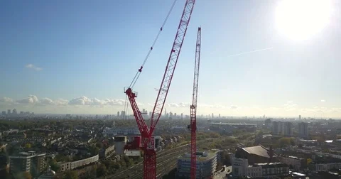 Aerial Drone flight over Tower Cranes in London, England. Vídeos de archivo 82379868