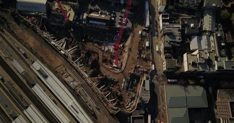 Aerial drone flight over Train Station in the North of London, England. Vídeos de archivo 82383426