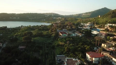Aerial drone flight over a volcanic crater lake, Lake Avernus South of Italy. Vídeos de archivo 91335949