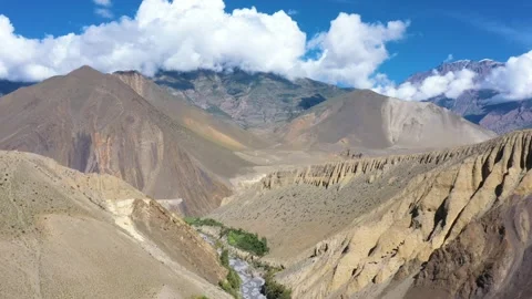 Aerial Drone Flight Through Mountain Desert in Mustang Nepal Vídeo Stock 134582456