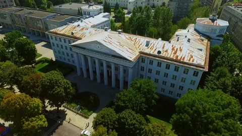Aerial drone flight view of old-fashioned monumental building in the modern city 스톡 동영상 105270055