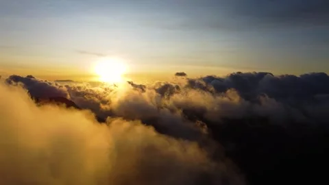 Aerial drone flying above clouds at sunrise in bromo, indonesia 库存影片 336648057