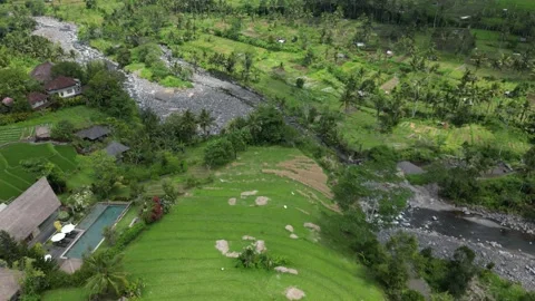 Aerial Drone Flying Forward Over Resort Area Over River and Green Field in Bali Vídeo Stock 327274511