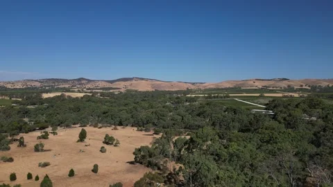 Aerial Drone Flying Forward Over Dry Drought Yellow Farmland in Rural Area 库存影片 333365514
