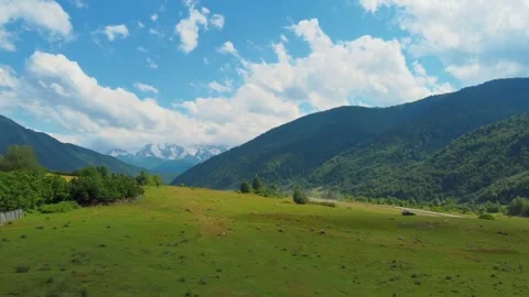 Aerial drone flying through mountain valley in summer Vidéo 344656133