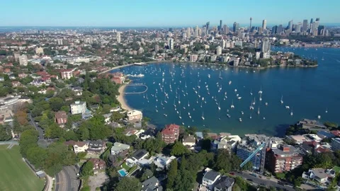 Aerial drone flyover of Darling Point toward Diendagulla Bay at Double Bay 스톡 동영상 192142902