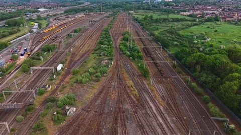 Aerial Drone Flyover Multiple Railway Tracks Infrastructure Vidéo 334010449