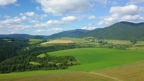 Aerial Drone Footage View over fields Vídeo Stock 79192853