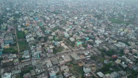 Aerial Drone Forward Flight Over Dense Colorful Patna India Cityscape Hazy Sky Vidéo 336102537