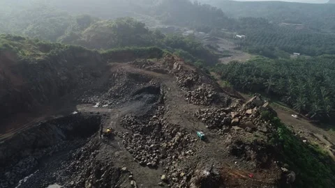 Aerial Drone Forward Flyover Mining Site Operations 4K Vídeos de archivo 338075986