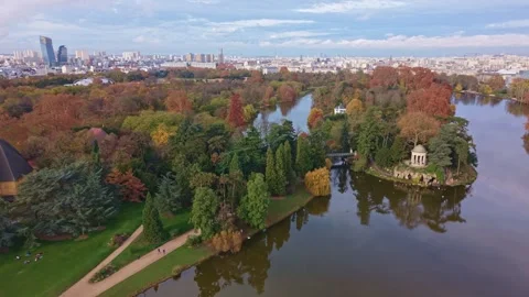 Aerial drone forward of Île de Reuilly and the Temple of Love in Bois de Vidéo 328488161