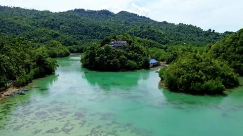 Aerial drone FPV push forward towards a group of forested islets in Sambulawan Vídeo Stock 330986592