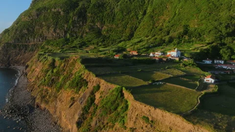Aerial drone high-angle view of a small coastal village with a traditional white 库存影片 335709867