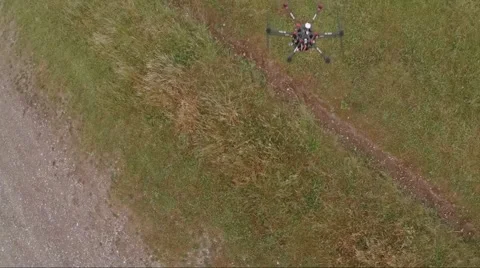 Aerial of drone hovering over green lawn 스톡 동영상 64723710