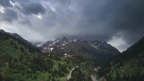 Aerial drone hyperlapse of cloudy mountains Stock-Footage 195199039