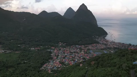 Aerial drone hyperlapse of Petit Piton at sunrise on Saint Lucia. Vídeos de archivo 308722862